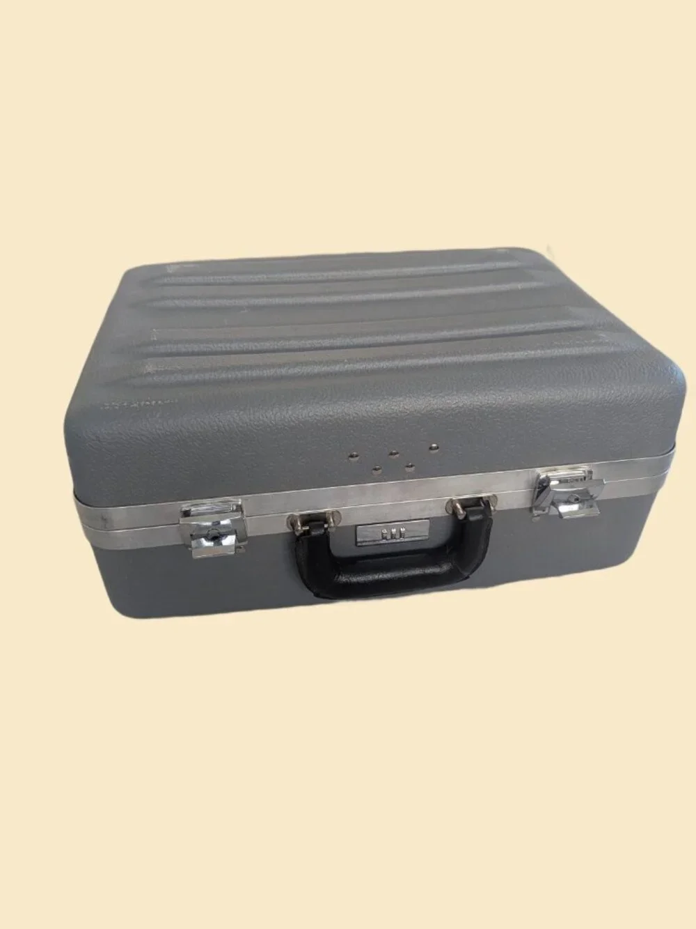 Vintage Hardshell - Combo Lock case - with inside padding